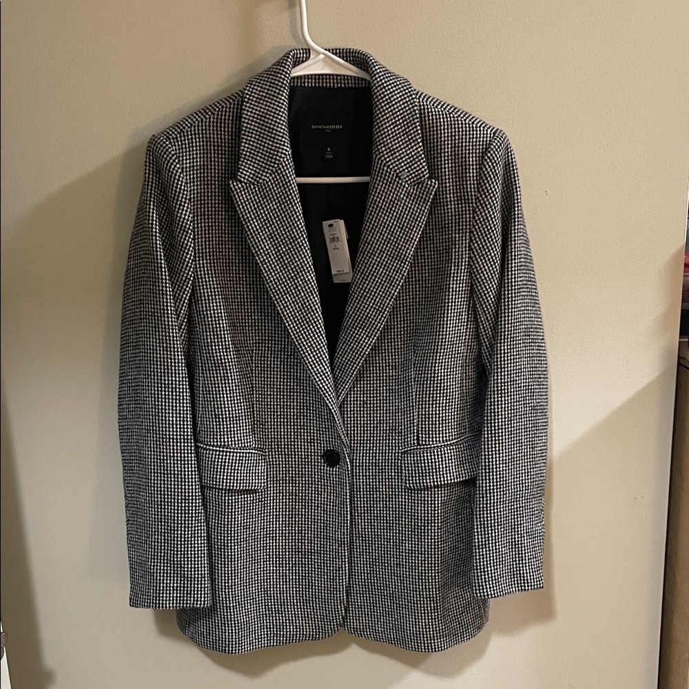 Banana Republic Black and White Houndstooth Blazer